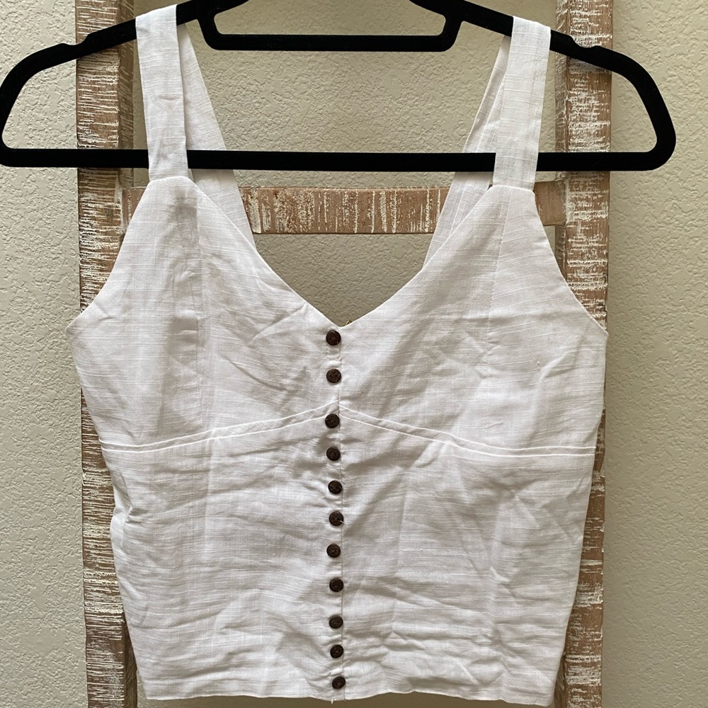 White linen cropped tank